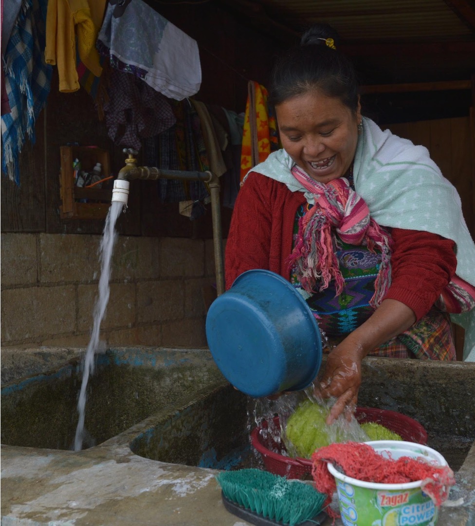 Kaqchikel woman using water supplied by the municipality