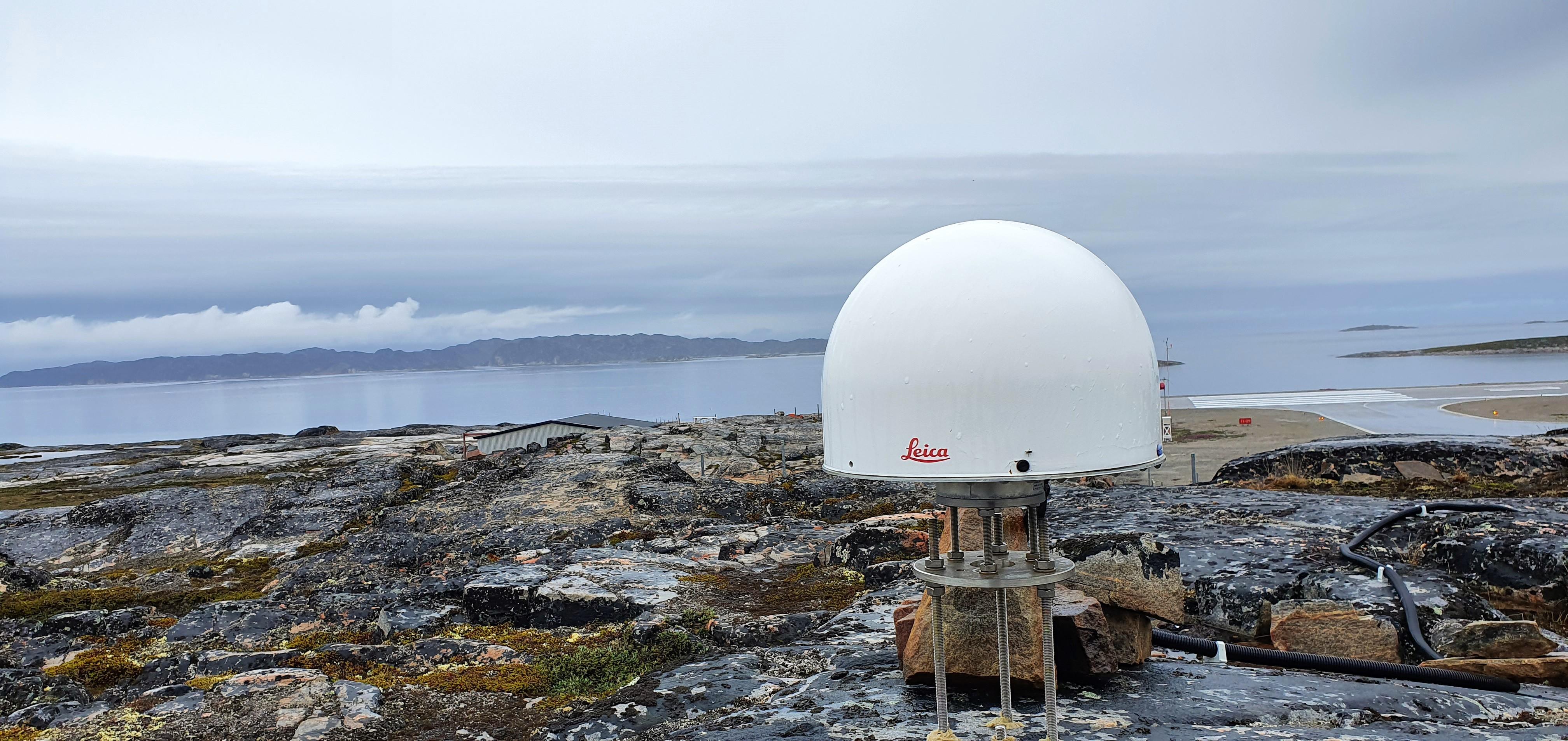 Antenna for geodetic measurements with GNSS located in Greenland